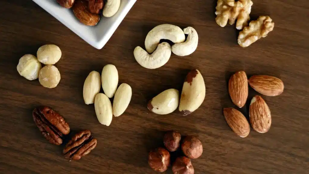 Fruits secs et noix sélectionnés pour illustrer la transformation alimentaire
