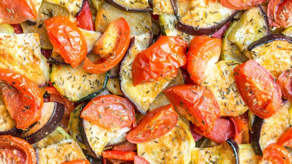 Ratatouille provençale aux légumes d'été dorés à l'huile d'olive